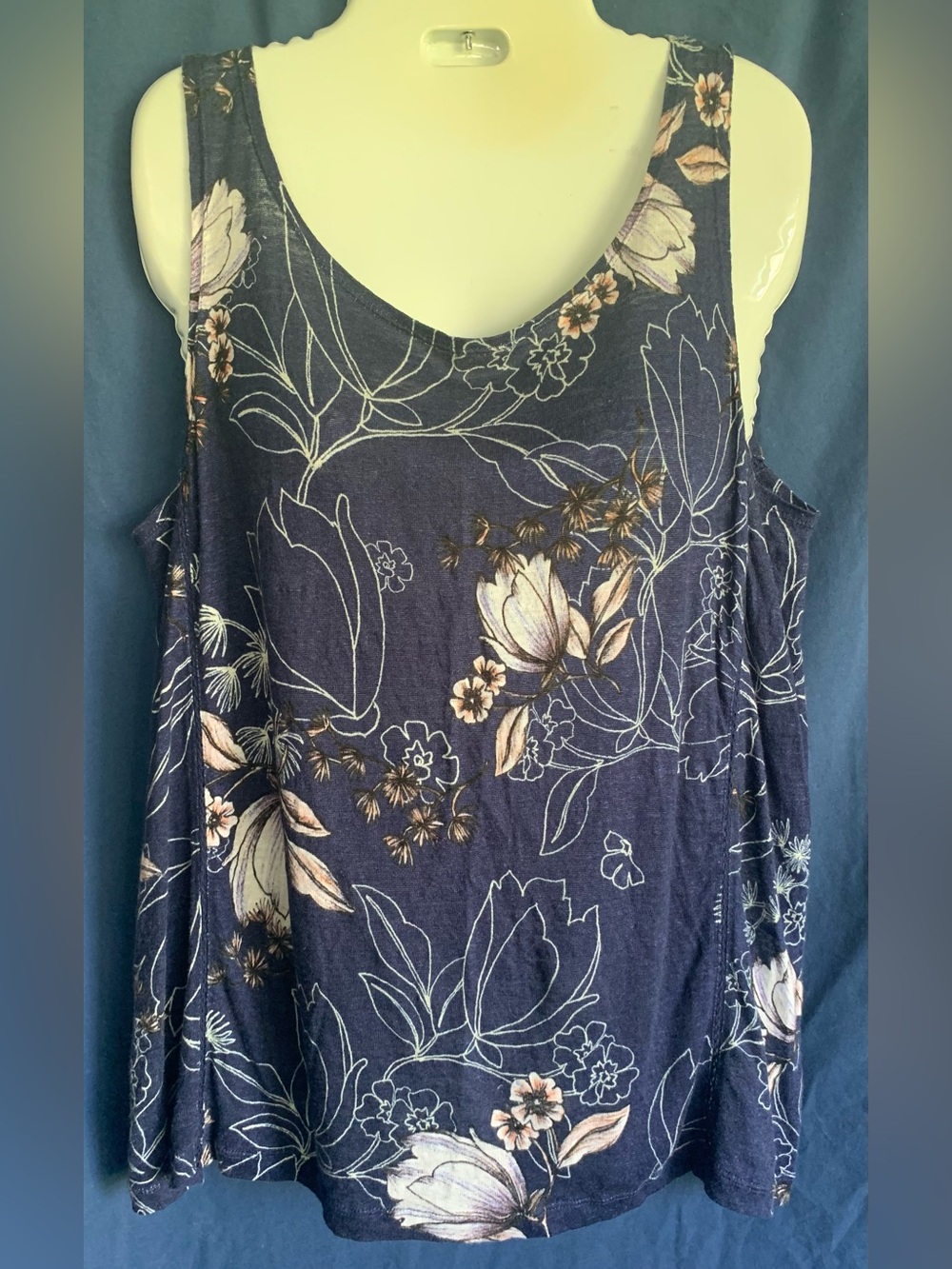 Cynthia Rowley size Large 100% Linen Navy Floral Scoop Neck Tank